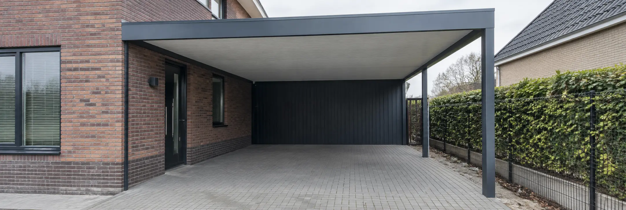 Carport bij een Nederlandse woning