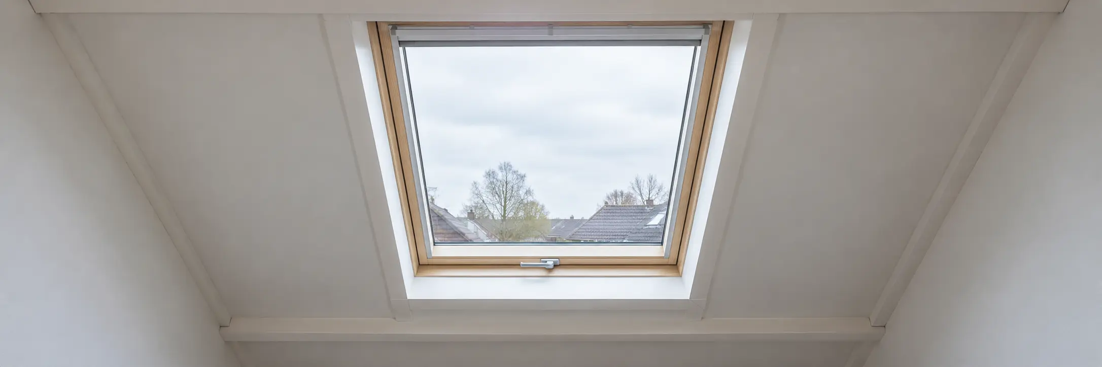 Dakraam bij een Nederlandse woning
