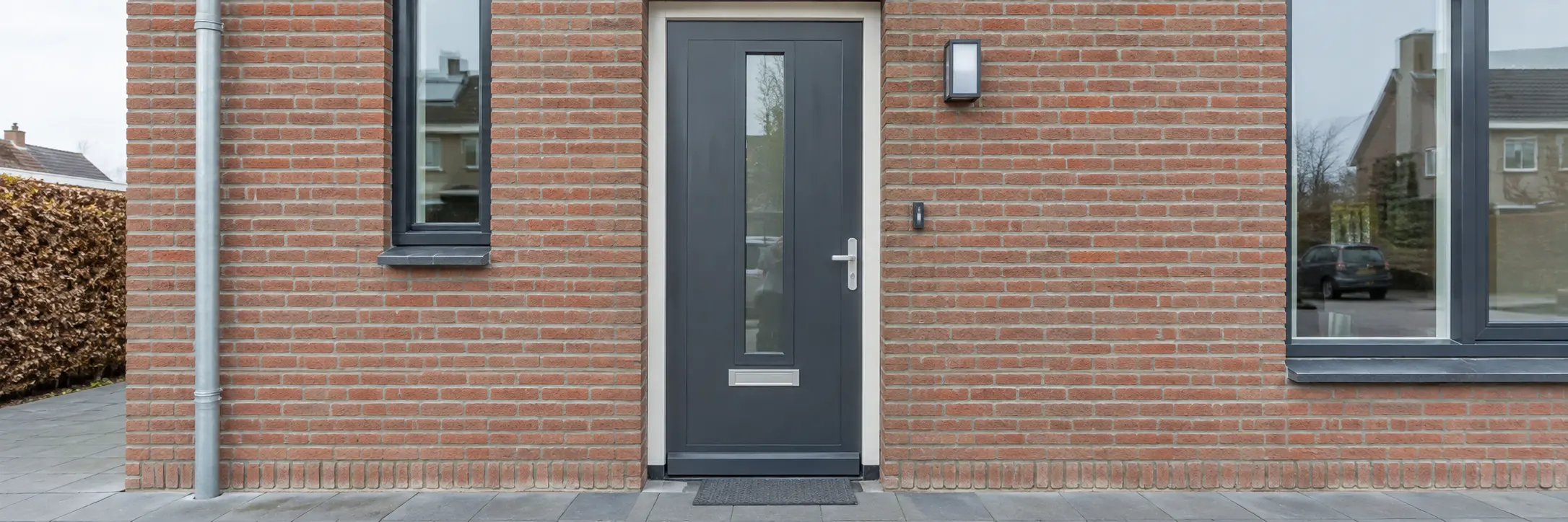 Deuren bij een Nederlandse woning