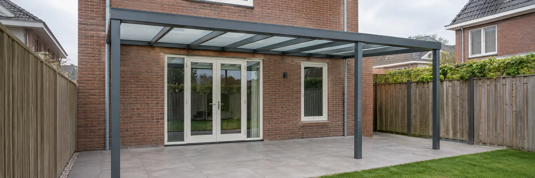 Overkapping bij een Nederlandse woning