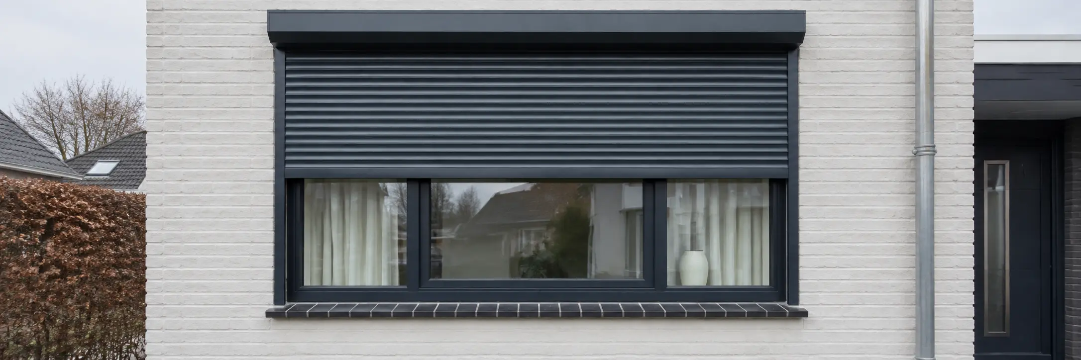Rolluiken bij een Nederlandse woning